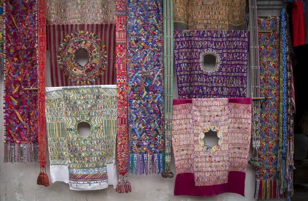Одежда Майя Продажи Традиционном Рынке — стоковое фото