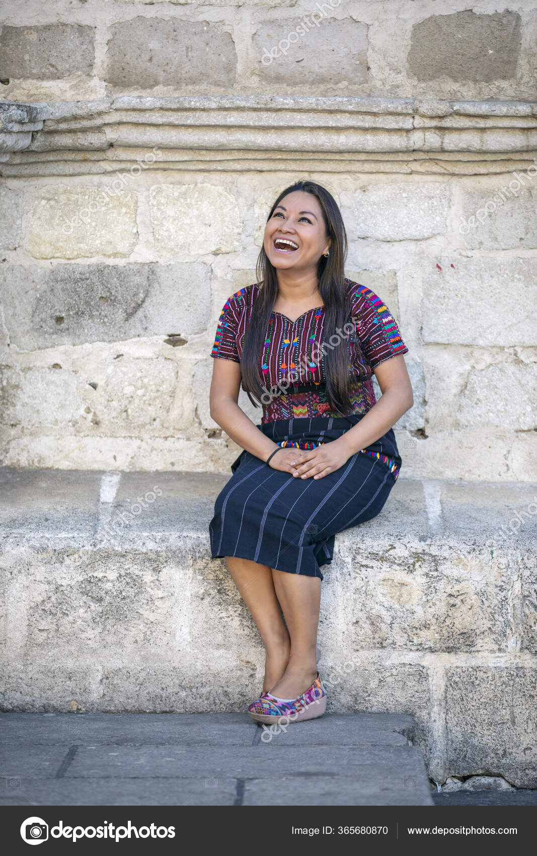 Mayan Lady Traditional Outfit Panajachel Guatemala — Stock Photo