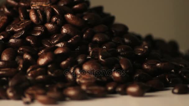 Rotující hromadu kávová zrna — Stock video