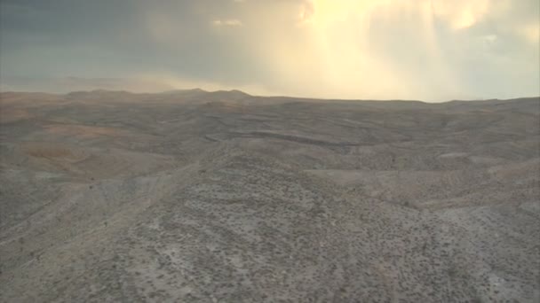 空中拍摄的拉斯维加斯附近的沙漠 — 图库视频影像