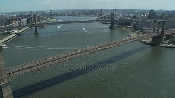 Brooklyn en manhattan bridge — Stockvideo