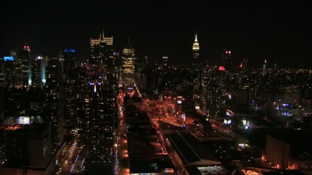 Оживлённая ночная жизнь Нью-Йорка — стоковое видео