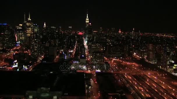 Πολύβουη πόλη της Νέας Υόρκης τη διάρκεια της νύχτας — Αρχείο Βίντεο