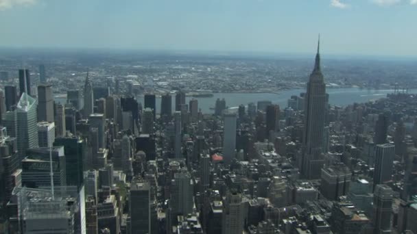 Ουρανοξύστες της Νέας Υόρκης και τον ποταμό hudson — Αρχείο Βίντεο