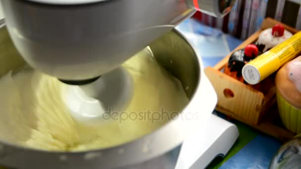 Processador de alimentos whisk cream — Vídeo de Stock