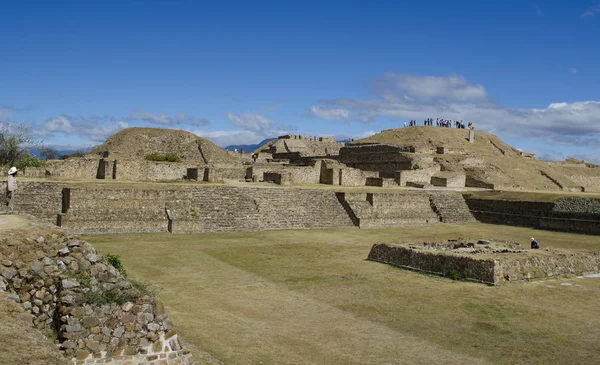 20 grudnia 2015: Ruiny Monte Alban, Oaxaca w Meksyku — Zdjęcie stockowe