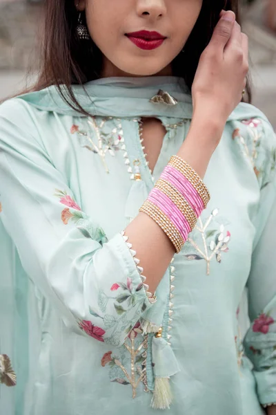 Chudiyan Armbänder Den Händen Des Mädchens Traditionelle Accessoires Indischer Mädchen — Stockfoto