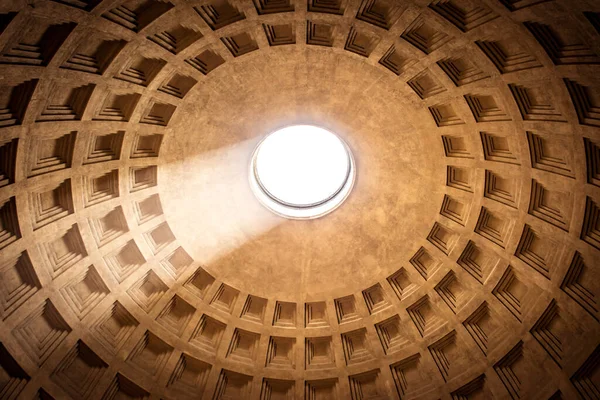 Roma 'daki Pantheon Kubbesi, Piazza della Rotonda