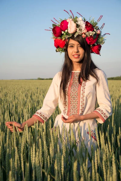 Pretty Young Woman Wear Traditional Ukrainian Clothes Flower Wreath Walk — Stock Photo, Image