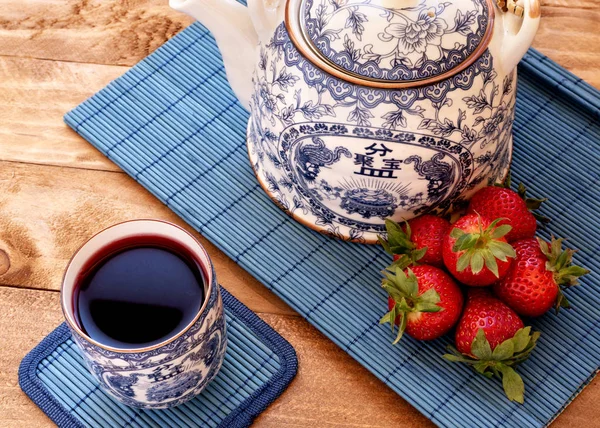 Tea with strawberries