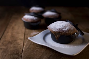 Brownie küçük siyah güveçte yaptı..