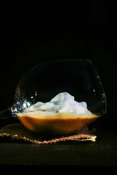 Bir bardak topun içinde köpüklü kahve.. — Stok fotoğraf