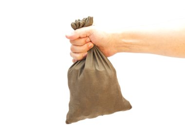 Adam el ile çuvala beyaz arka plan üzerinde 