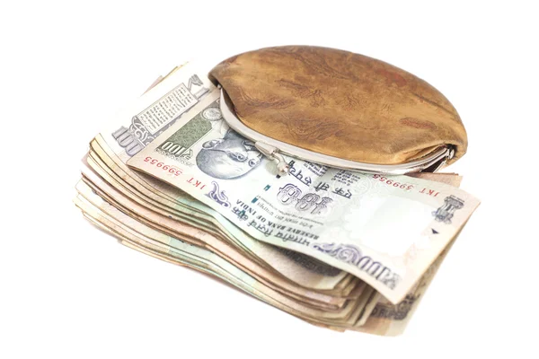 M-cüzdan ile üzerine beyaz izole Hint para birimi notlar — Stok fotoğraf