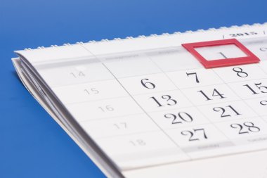 2015 yılı takvimi. Çerçeveli tarihte 1 kırmızı işareti ile takvim