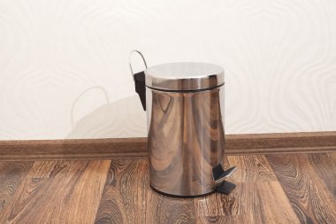 Çöp odasında yerde