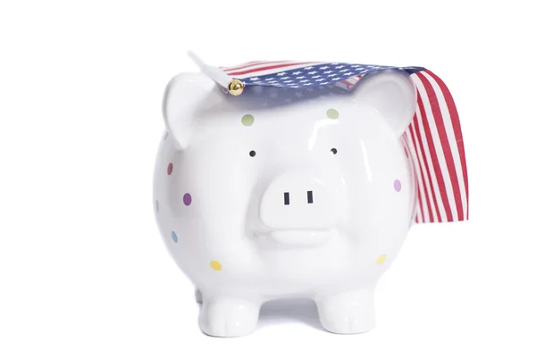 Banco Piggy com bandeira americana isolada em branco — Fotografia de Stock