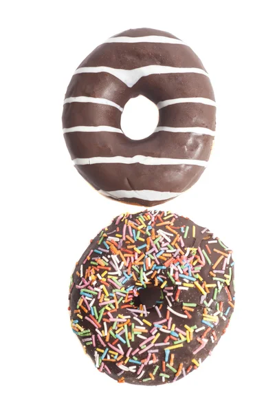 İki çeşit çeşit beyaz bir arka plan üzerinde izole donut — Stok fotoğraf
