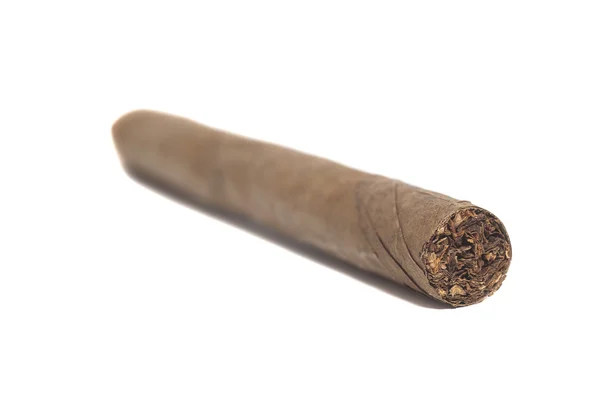Cigarro cubano aislado sobre fondo blanco — Foto de Stock