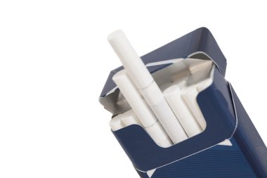 beyaz izole sigara kutusu