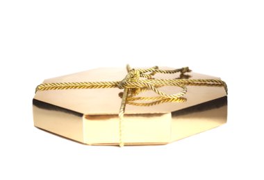 Altın ip ile altın hediye kutusu