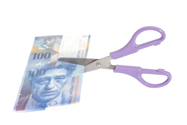 Cien billetes de banco suizos con tijeras. Moneda de swit — Foto de Stock