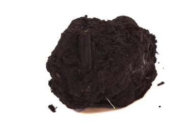 Beyaz arkaplanda izole edilmiş toprak yığını 