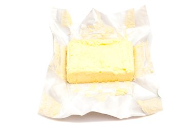 Tereyağı beyaz arkaplanda izole 