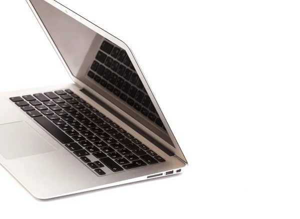 Laptop isoliert auf weiß — Stockfoto