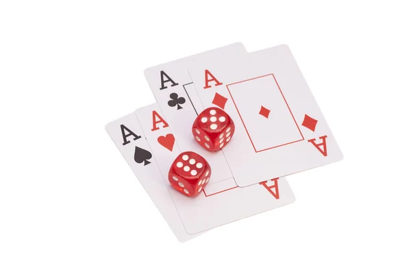 Червоний казино кістки і чотири туза гральних карт — стокове фото