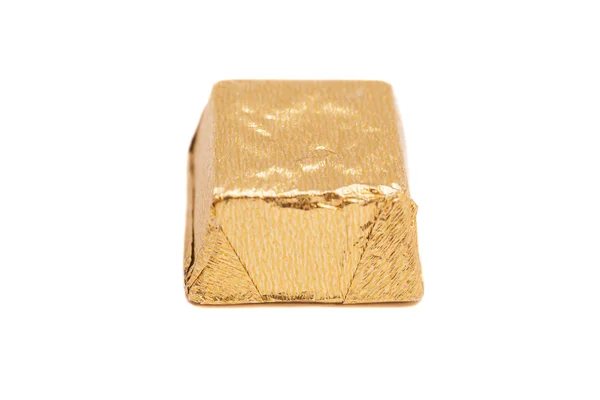 Gouden chocolade bonbon geïsoleerd op witte achtergrond — Stockfoto