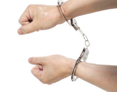 adam elleriyle kelepçe izole üzerinde beyaz arka plan