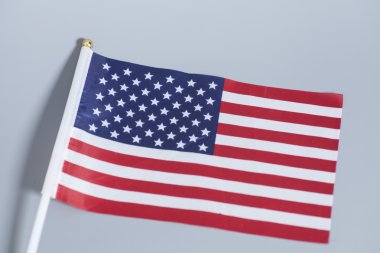 Beyaz arka planda izole edilmiş Amerikan bayrağı
