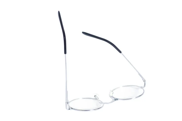 Óculos redondos dobrados isolados sobre fundo branco — Fotografia de Stock