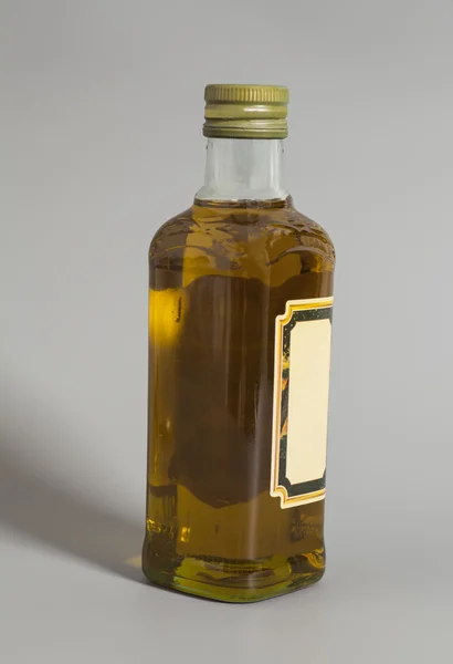 Масло в стеклянной бутылке — стоковое фото