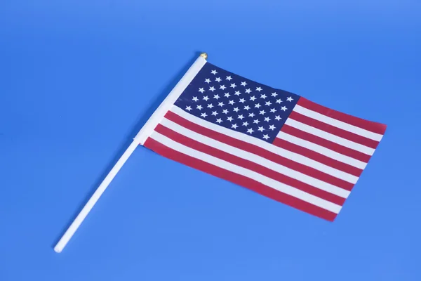 Bandera americana sobre fondo azul — Foto de Stock