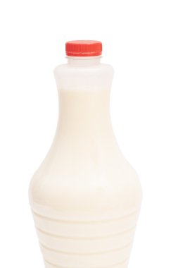 Beyaz arka planda izole edilmiş plastik süt şişesi 