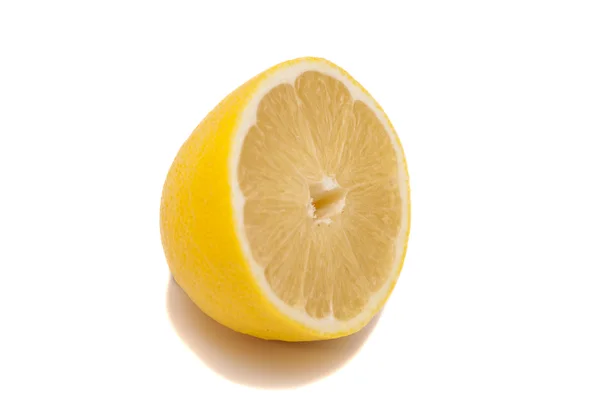 Tranche de citron isolée sur fond blanc — Photo