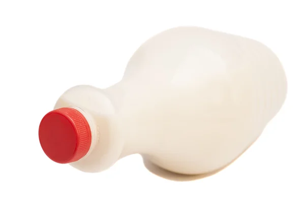 Plastikflasche Milch isoliert auf weißem Hintergrund — Stockfoto