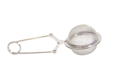 Beyaz arka plan üzerinde izole çay süzgeci