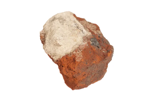 Pedaço de tijolo vermelho quebrado isolado no fundo branco — Fotografia de Stock
