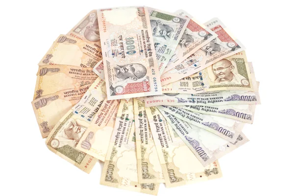 Beyaz arka plan üzerinde Hint para birimi Rupisi banka notları — Stok fotoğraf