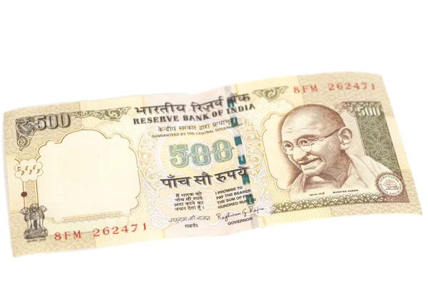 白い背中に分離された 500 ルピー札 (インドの通貨) — ストック写真
