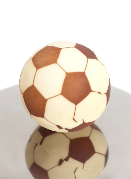 Bola de futebol com reflexão — Fotografia de Stock