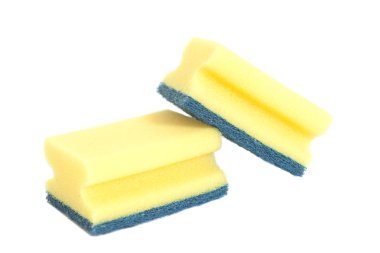 Beyaz arka plan üzerinde izole mutfak süngerler 