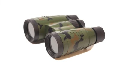 beyaz arkaplanda izole edilmiş dürbünler