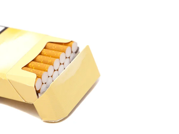 Krabičku cigaret, izolovaných na bílém — Stock fotografie