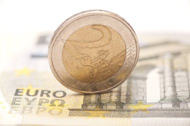 2 euro banknot sikkelerinde 