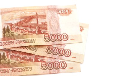 Rus parası. Beyaz arka plan üzerinde beş bin ruble