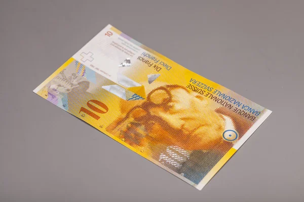 10 Zwitserse Franken, munteenheid van Zwitserland geïsoleerd op grijs — Stockfoto